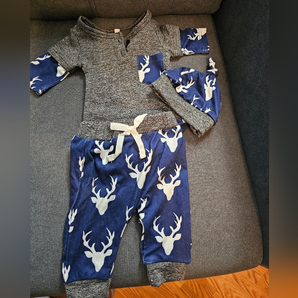 NWOT newborn deer set